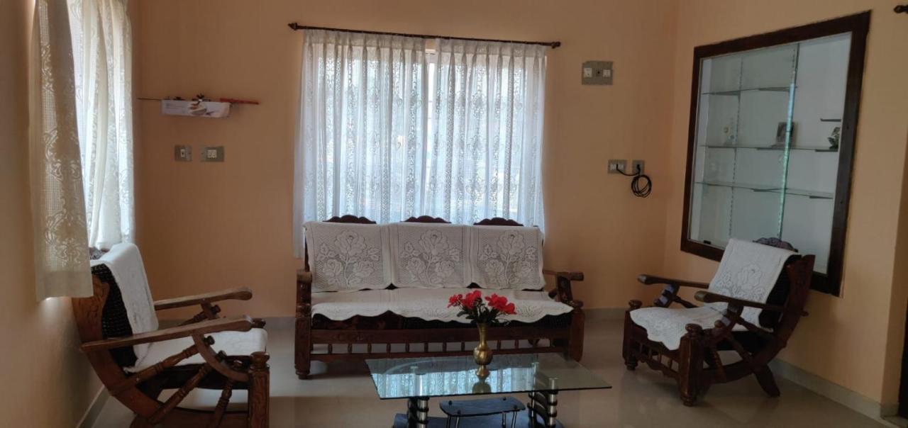 Giri'S Homestay Madikeri Zewnętrze zdjęcie