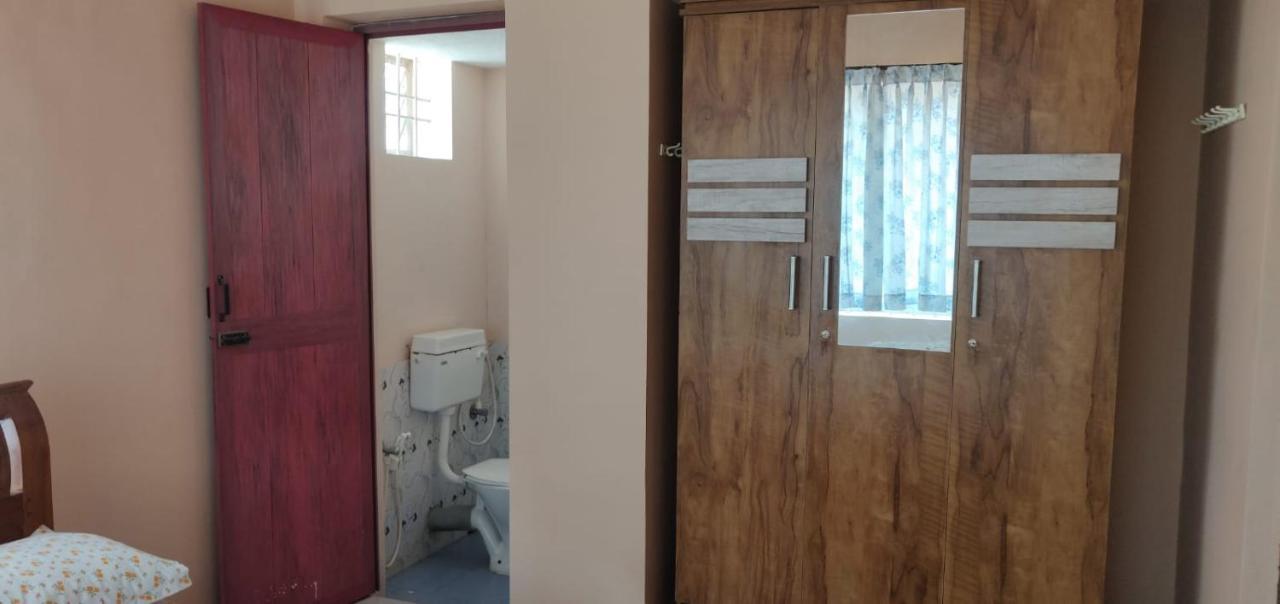 Giri'S Homestay Madikeri Zewnętrze zdjęcie