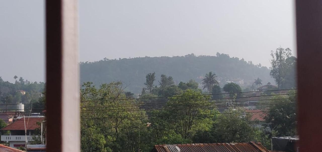 Giri'S Homestay Madikeri Zewnętrze zdjęcie